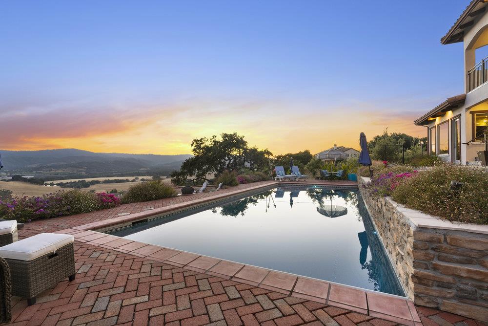 2241 Columbine CT