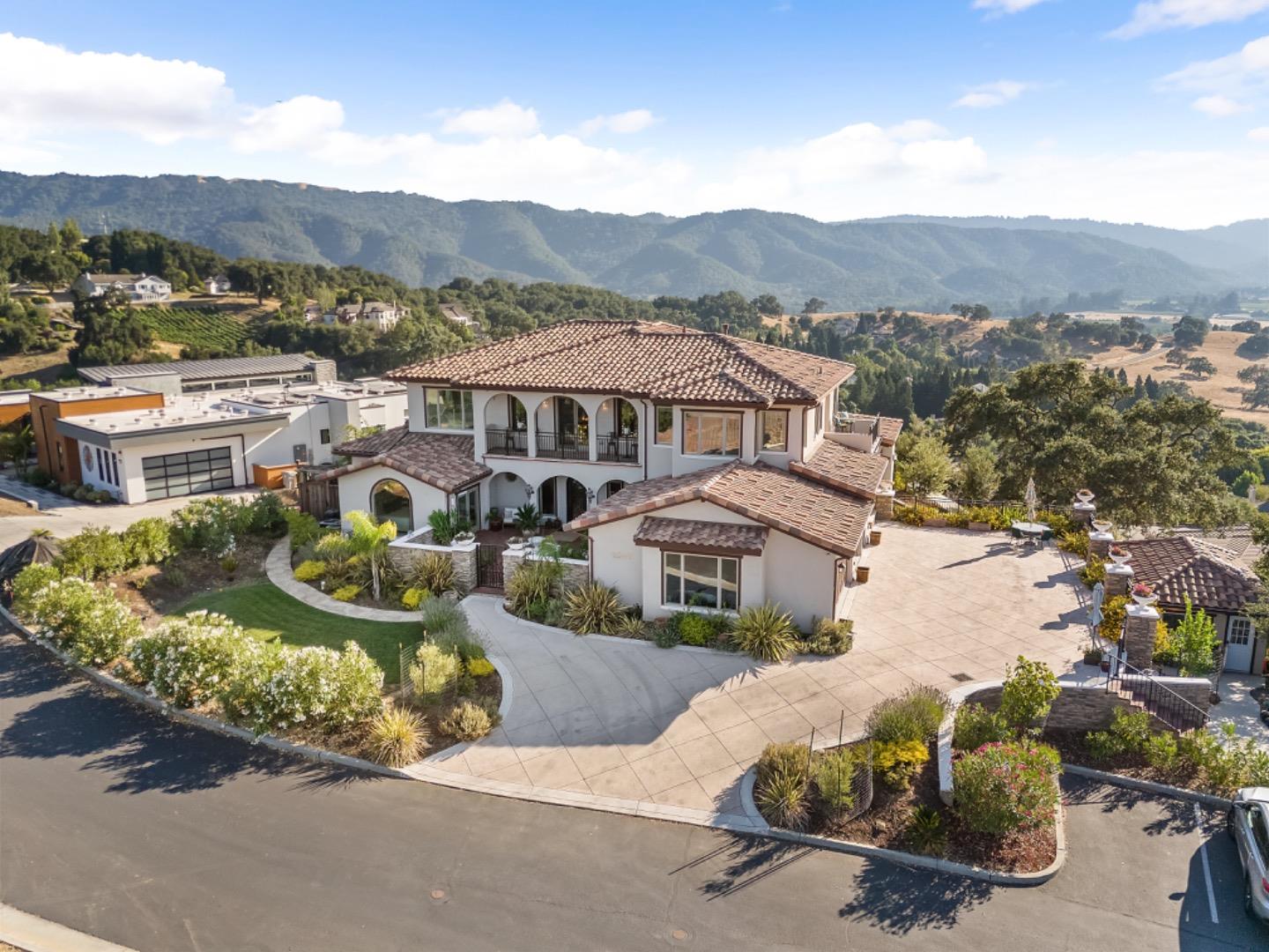 2241 Columbine CT