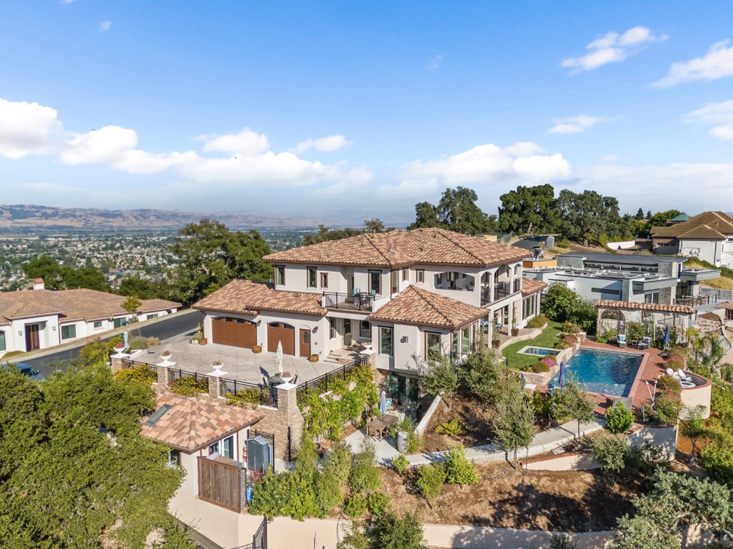 2241 Columbine CT