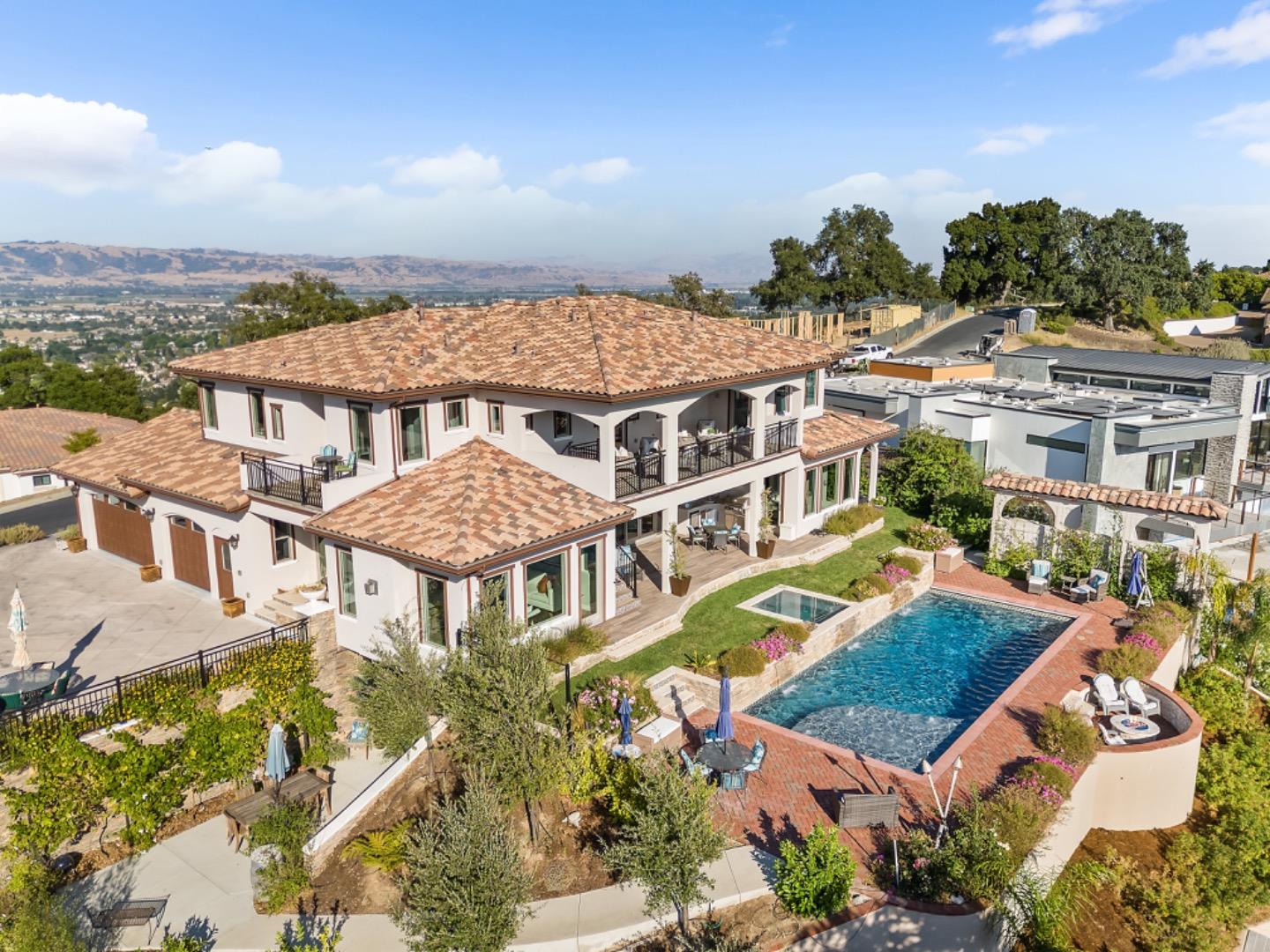 2241 Columbine CT