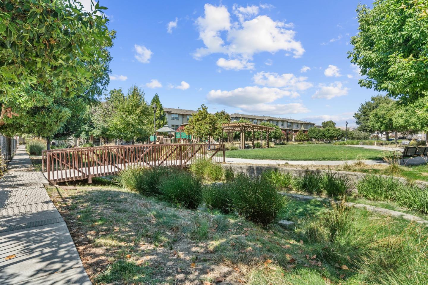 629 Boardwalk WAY