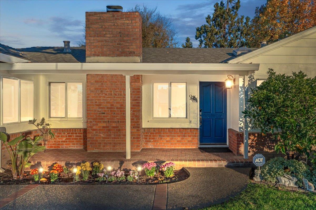 970 S Baywood Avenue