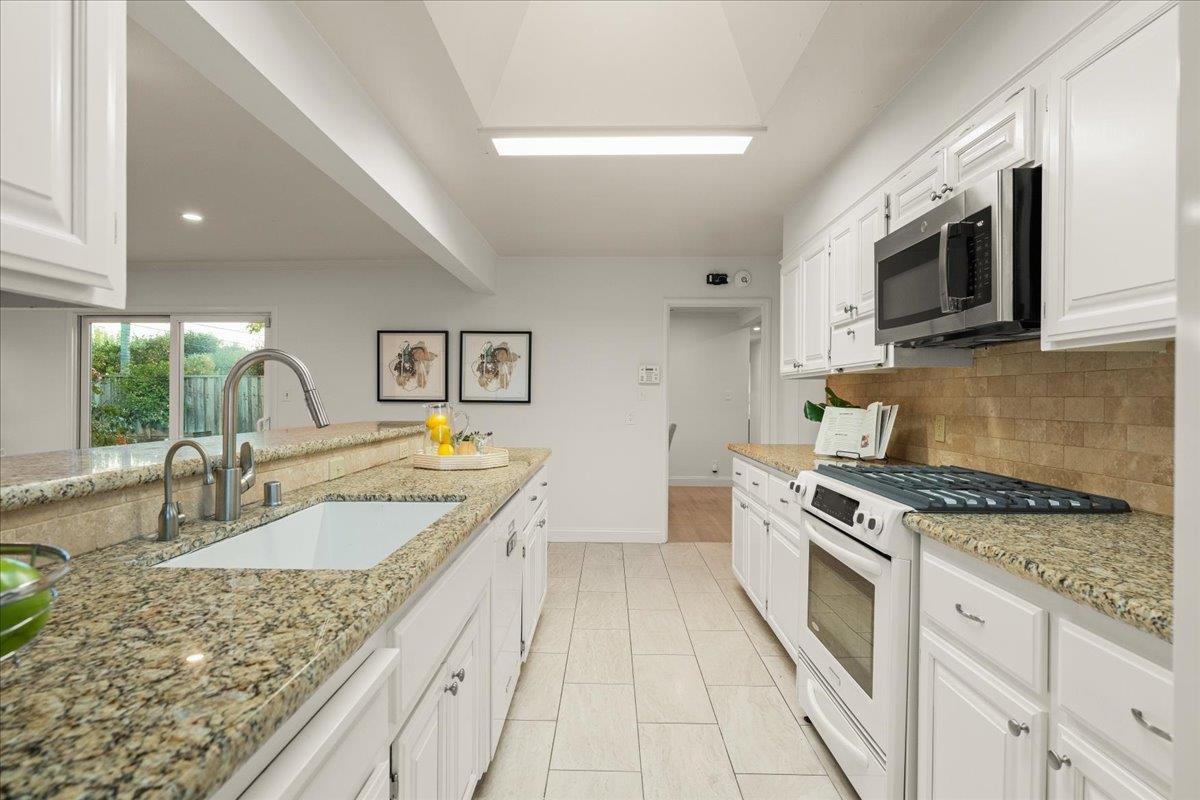 970 S Baywood Avenue