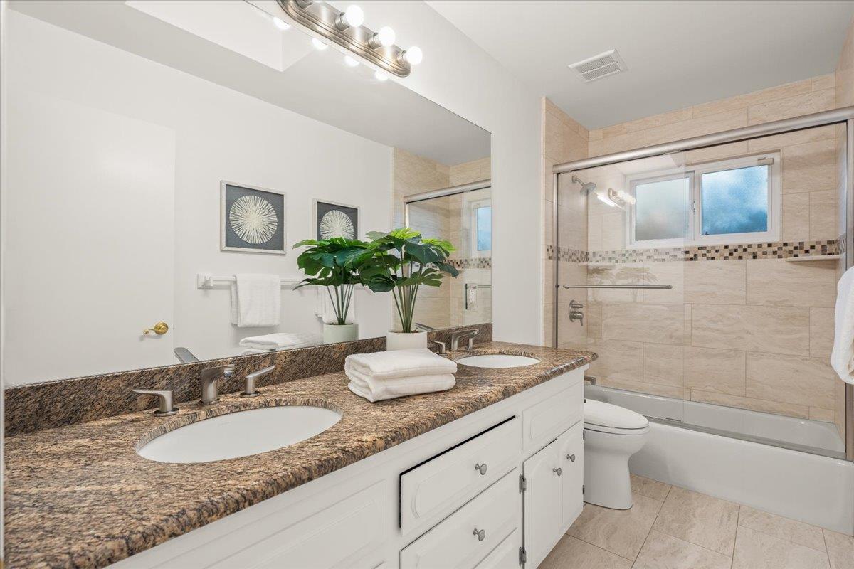 970 S Baywood Avenue