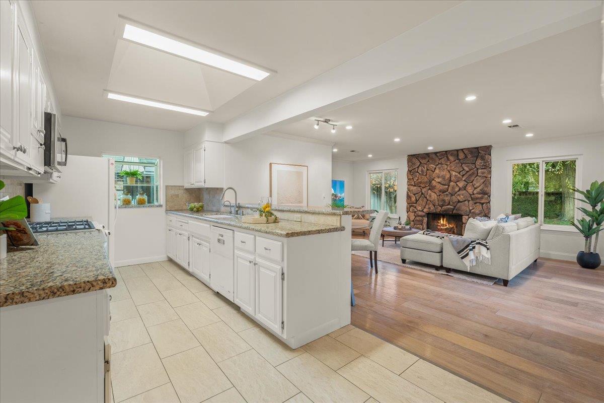 970 S Baywood Avenue