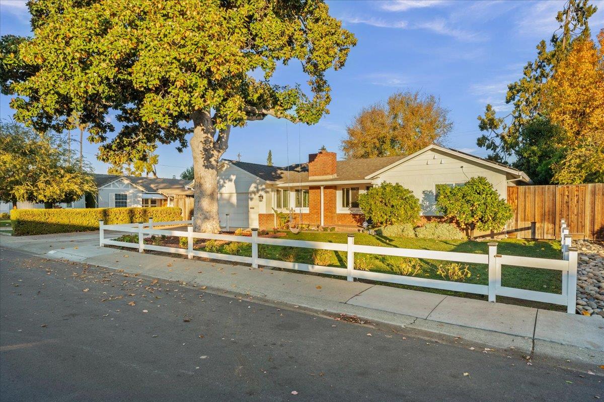 970 S Baywood Avenue