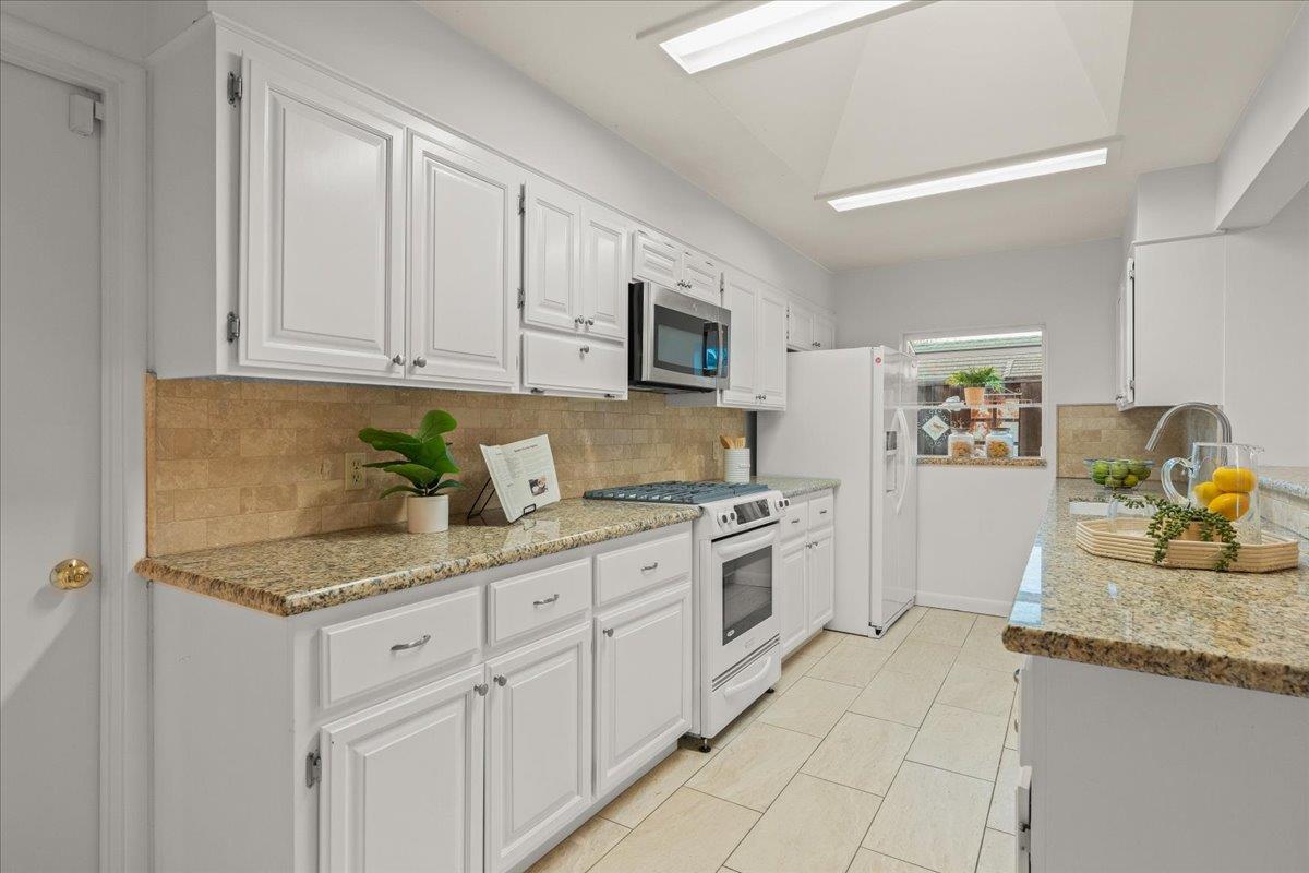 970 S Baywood Avenue