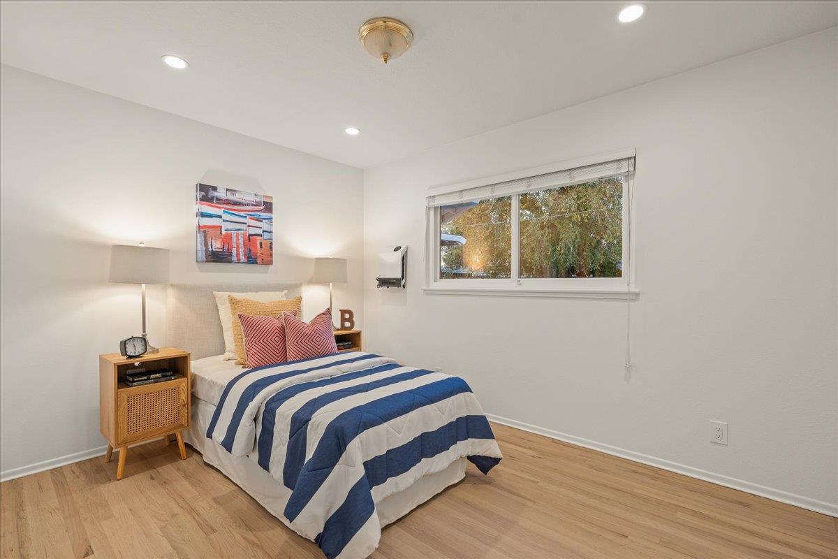 970 S Baywood Avenue