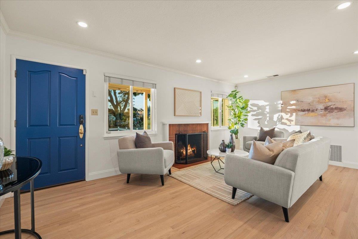 970 S Baywood Avenue