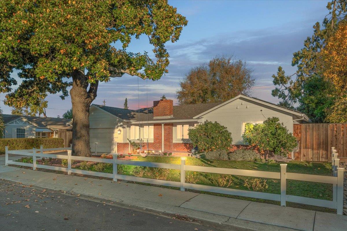 970 S Baywood Avenue