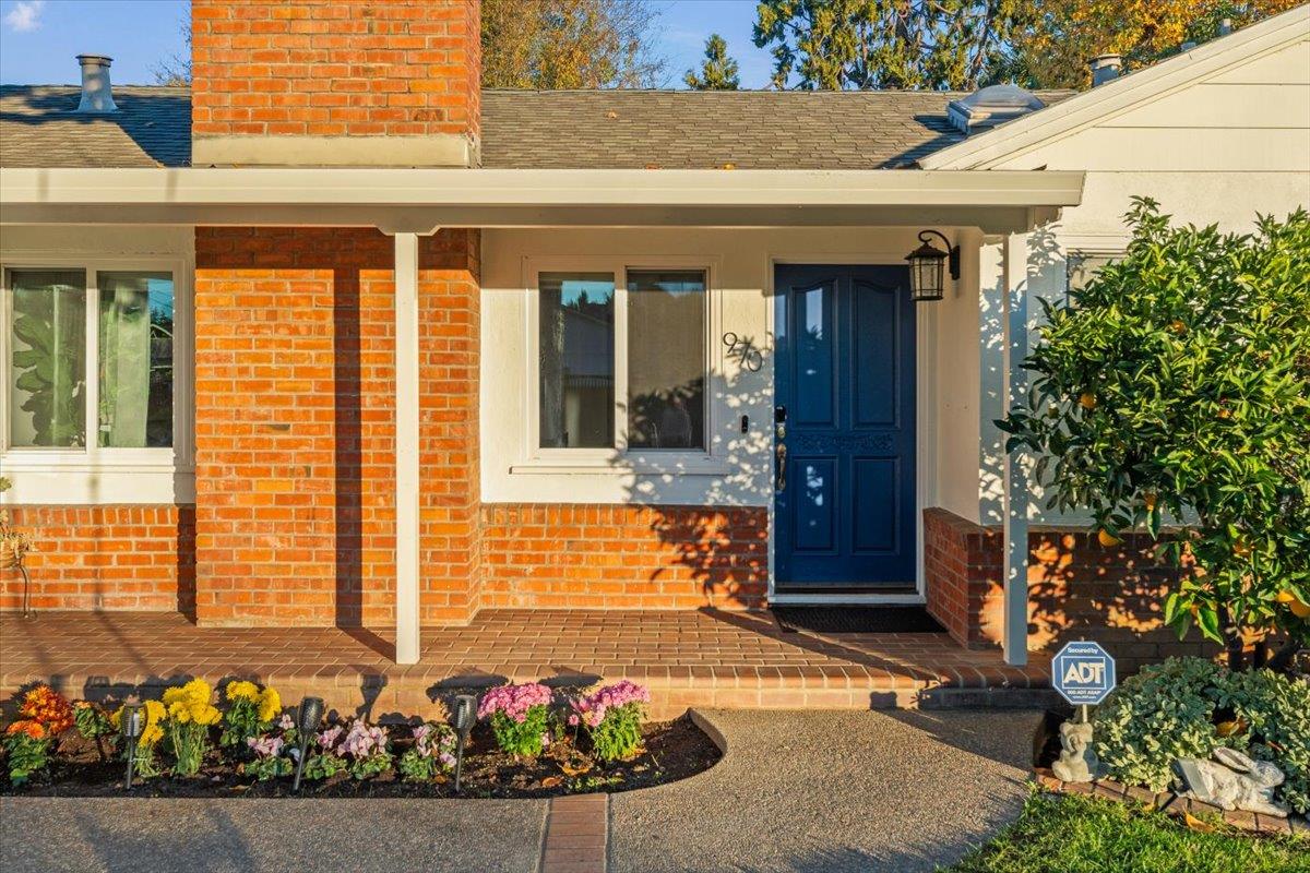 970 S Baywood Avenue