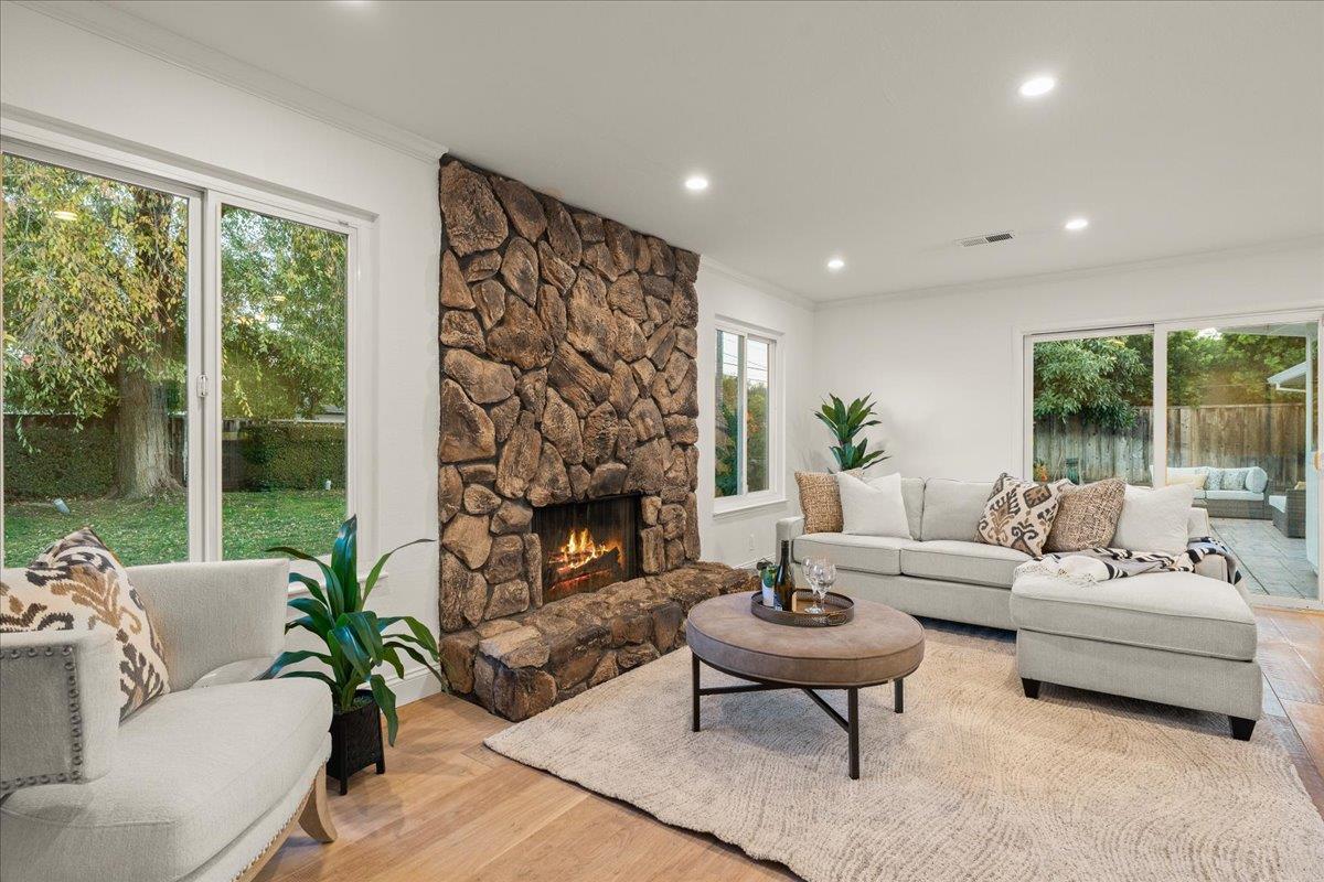 970 S Baywood Avenue