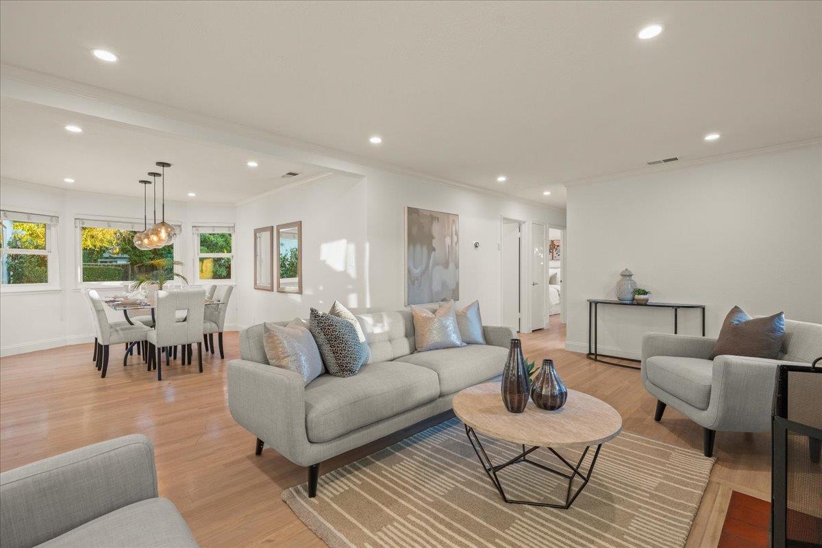 970 S Baywood Avenue