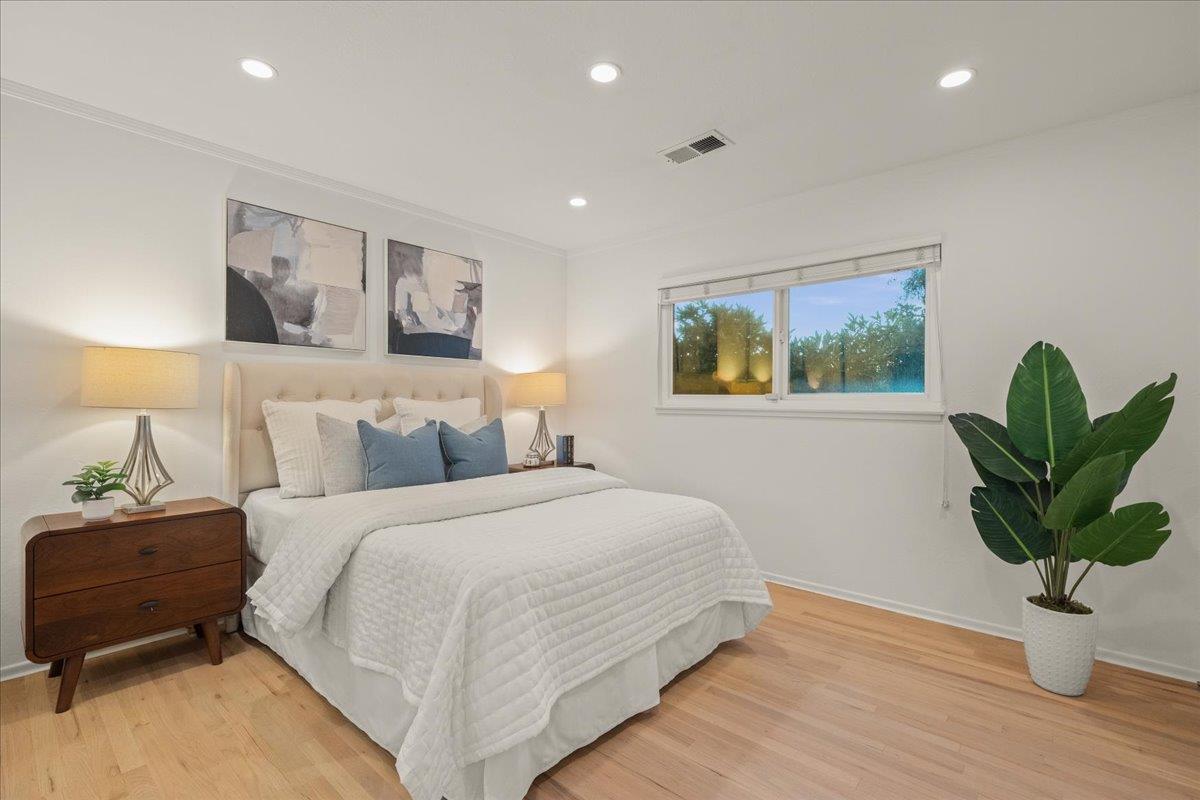 970 S Baywood Avenue