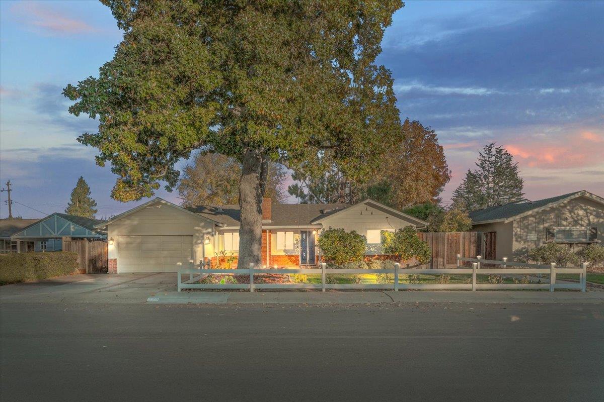 970 S Baywood Avenue