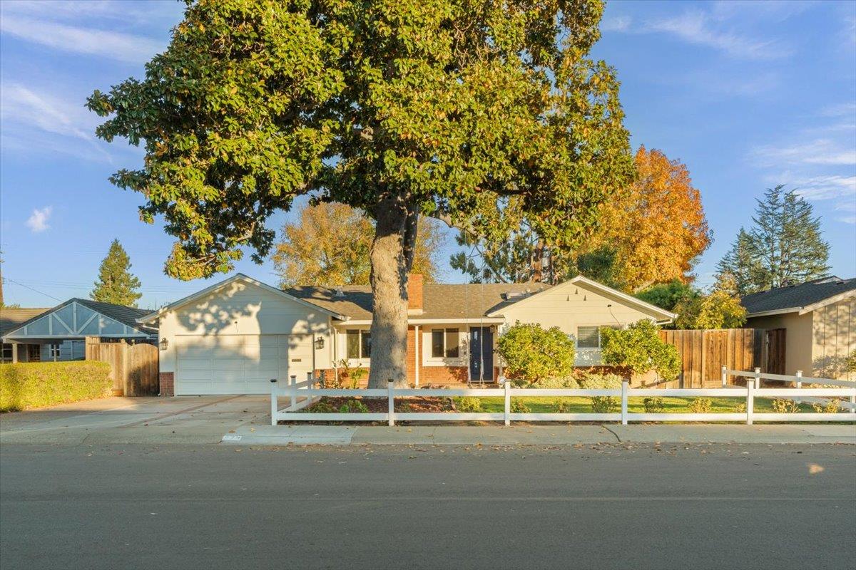 970 S Baywood Avenue