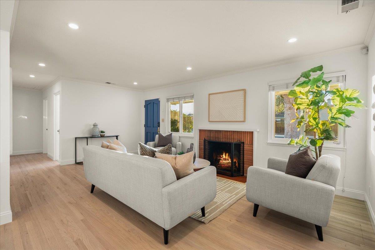 970 S Baywood Avenue