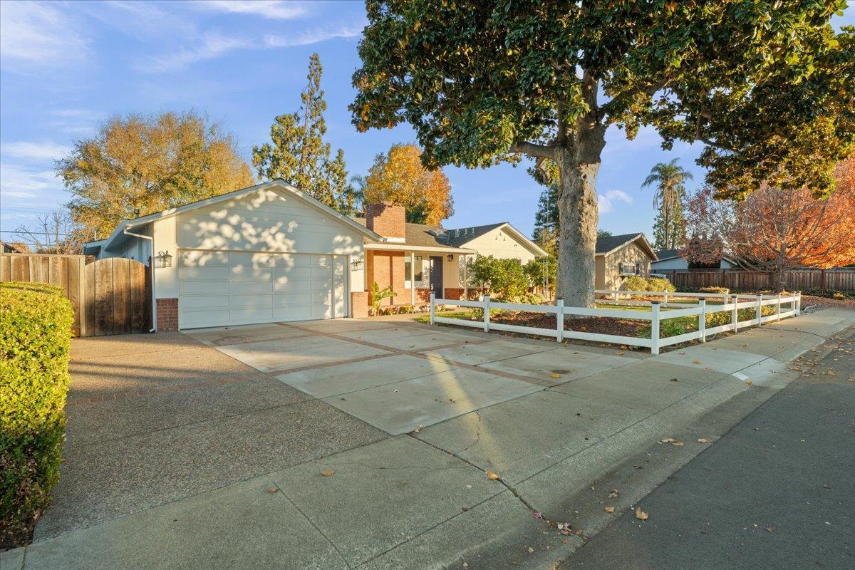 970 S Baywood Avenue