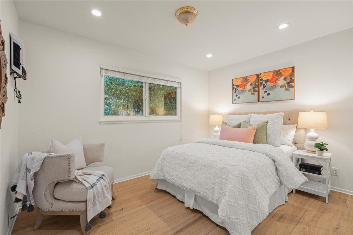 970 S Baywood Avenue