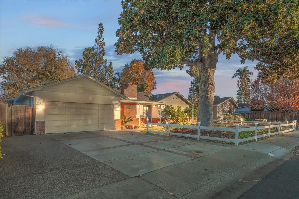 970 S Baywood Avenue