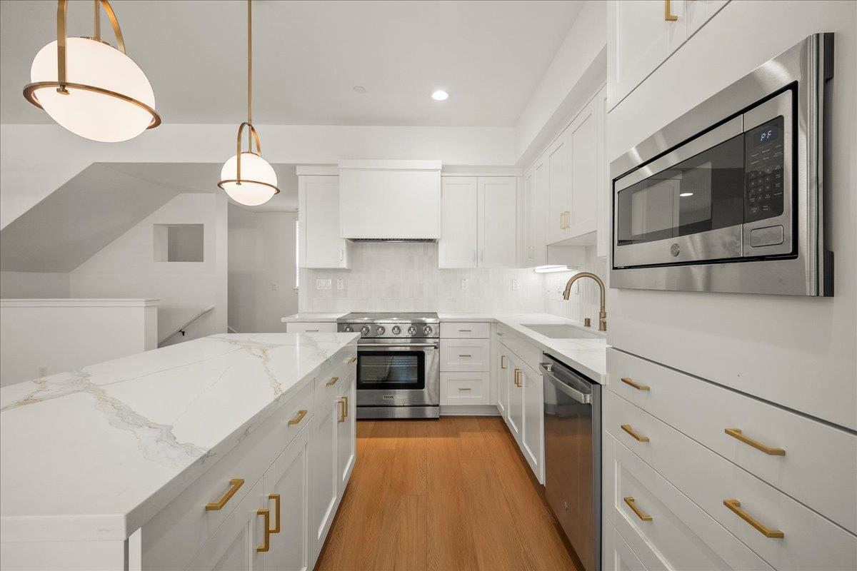 224 Carroll ST 8