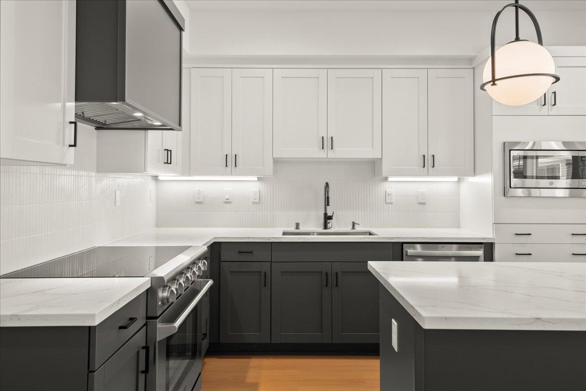224 Carroll ST 6