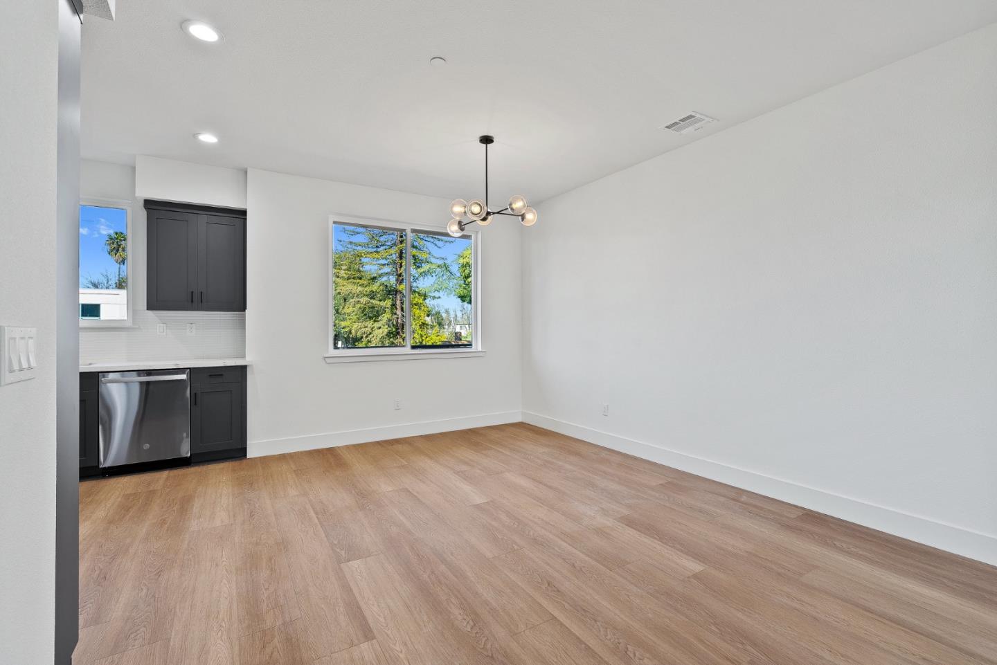 935 Woodside Road