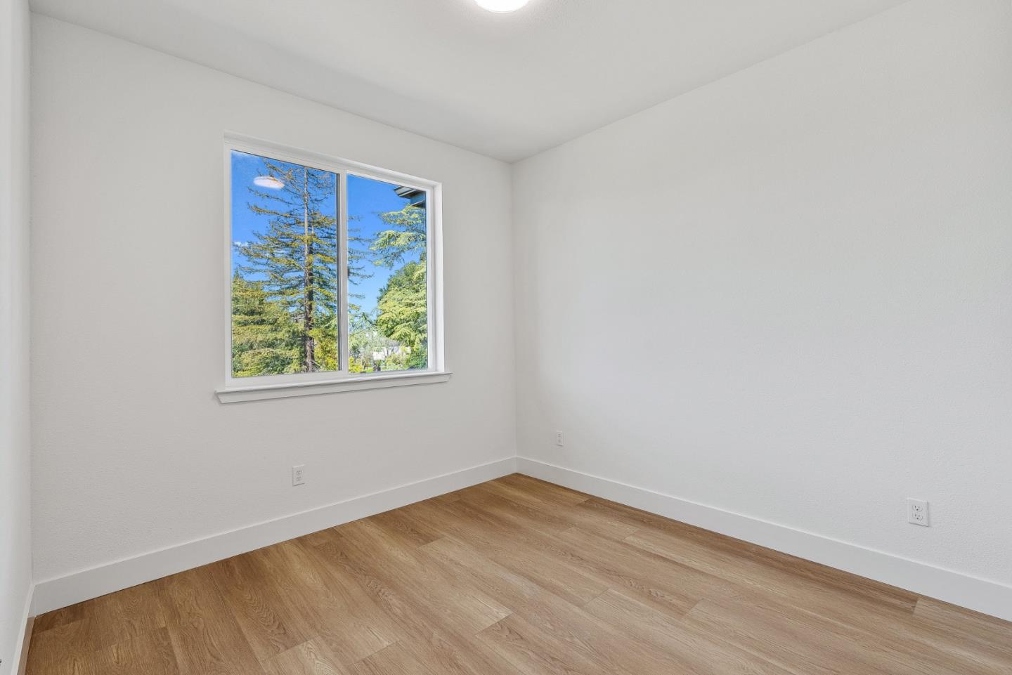 935 Woodside Road