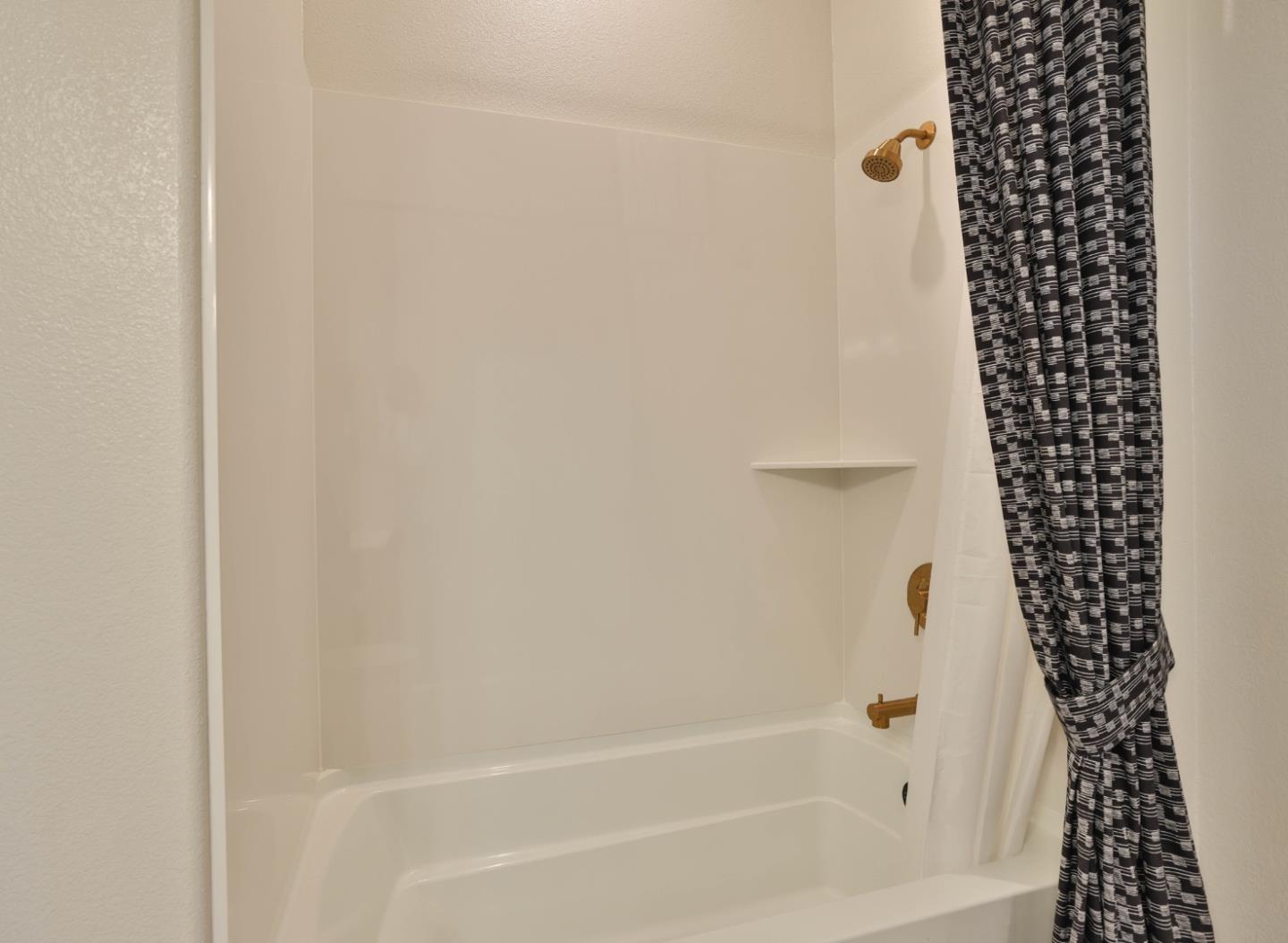 3207 Mallard Court 401