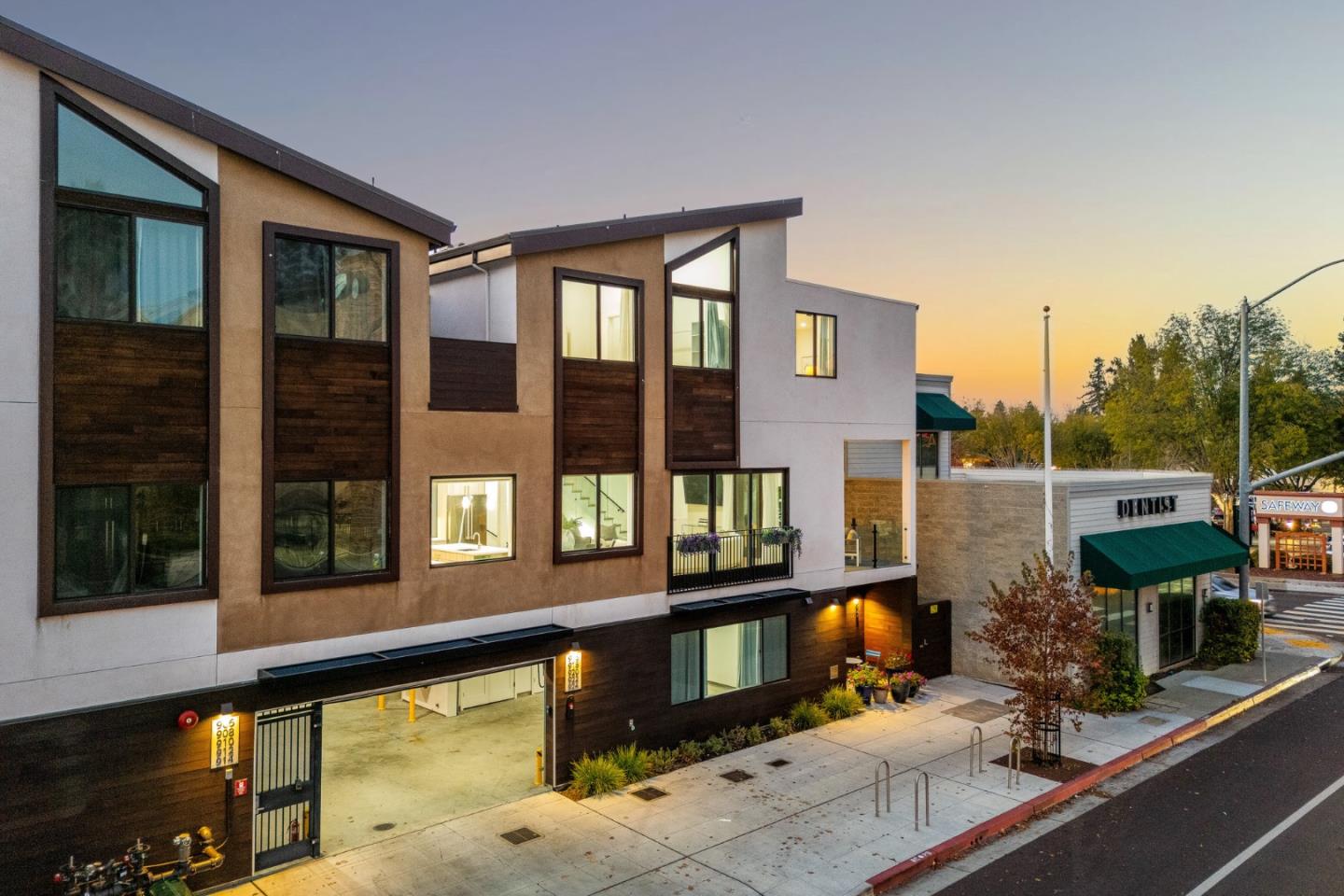 916 Woodside Road