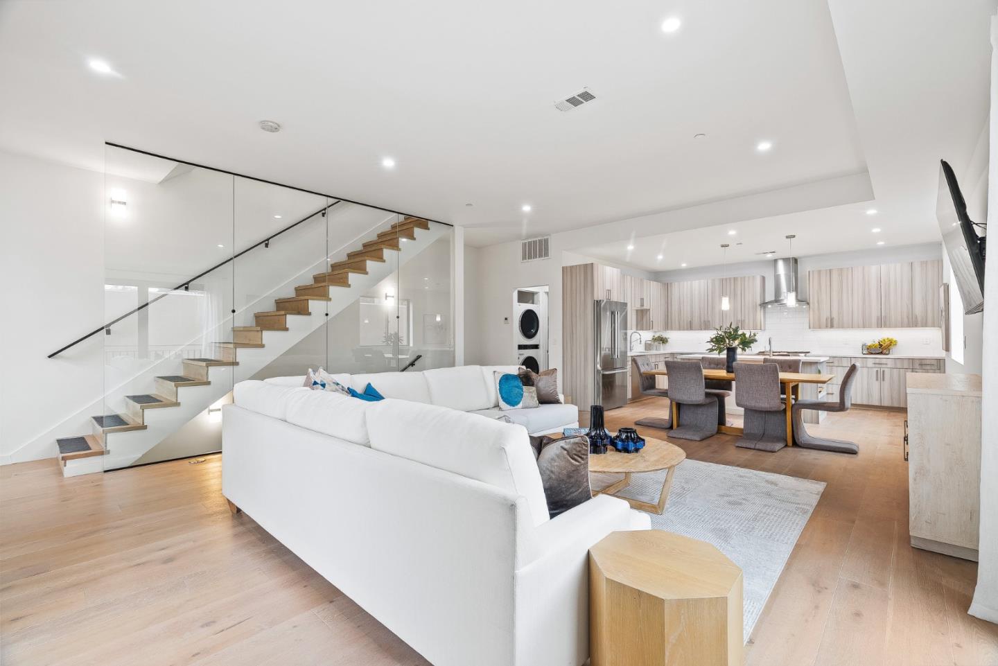 916 Woodside Road