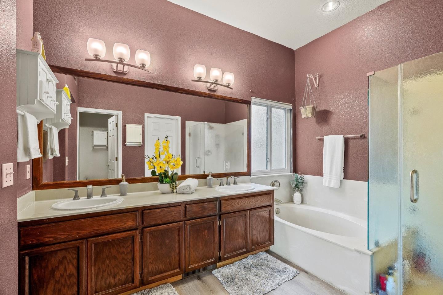 156 Knightshaven Way