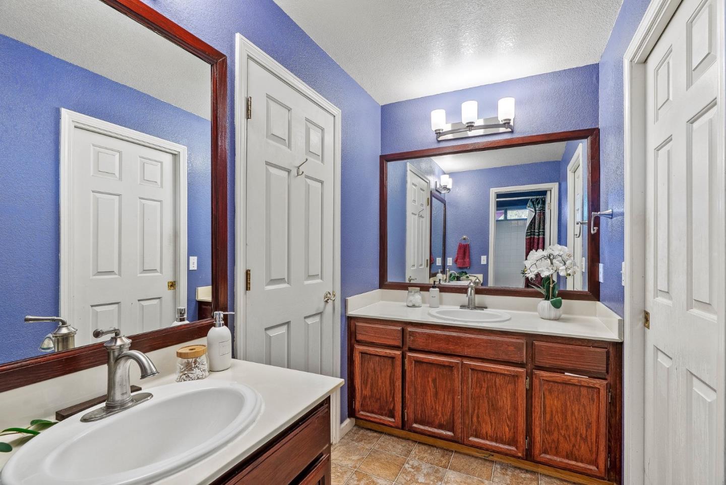 156 Knightshaven Way