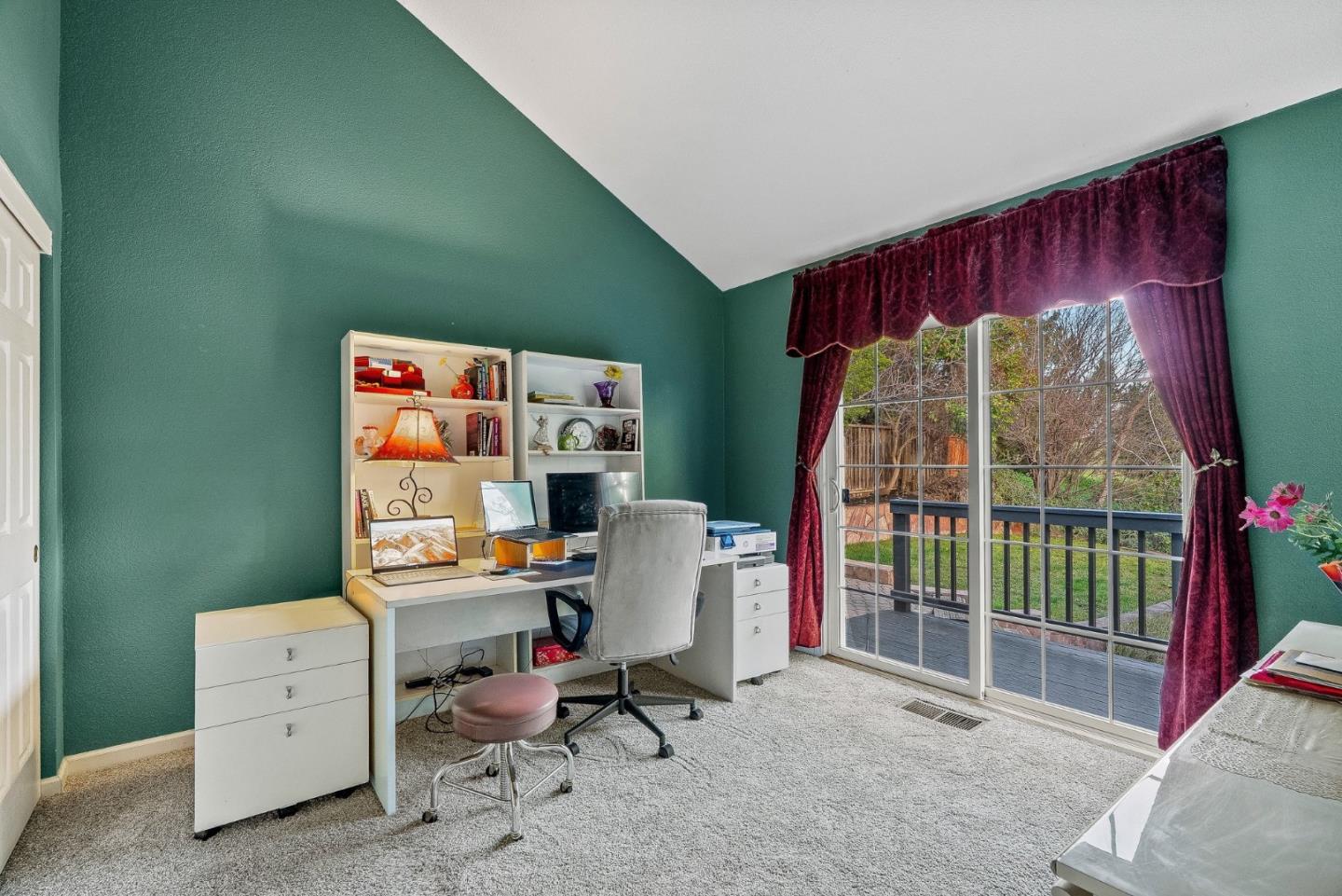 156 Knightshaven Way