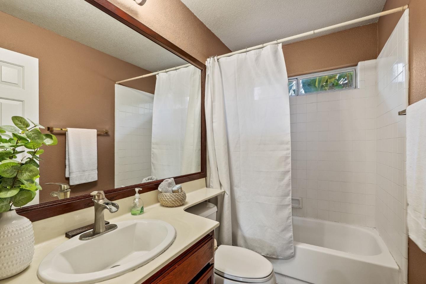 156 Knightshaven Way