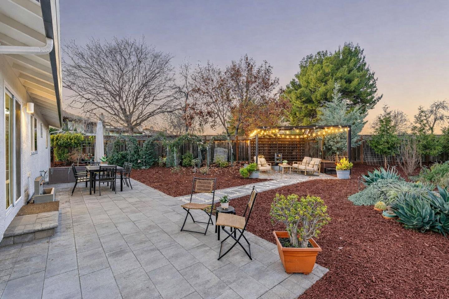 6133 Broadway Avenue