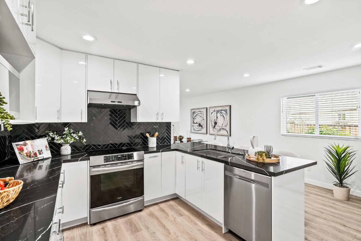 6133 Broadway Avenue