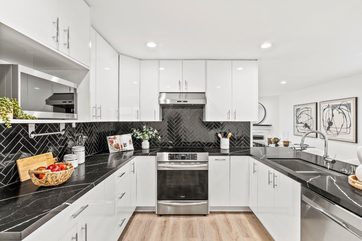 6133 Broadway Avenue