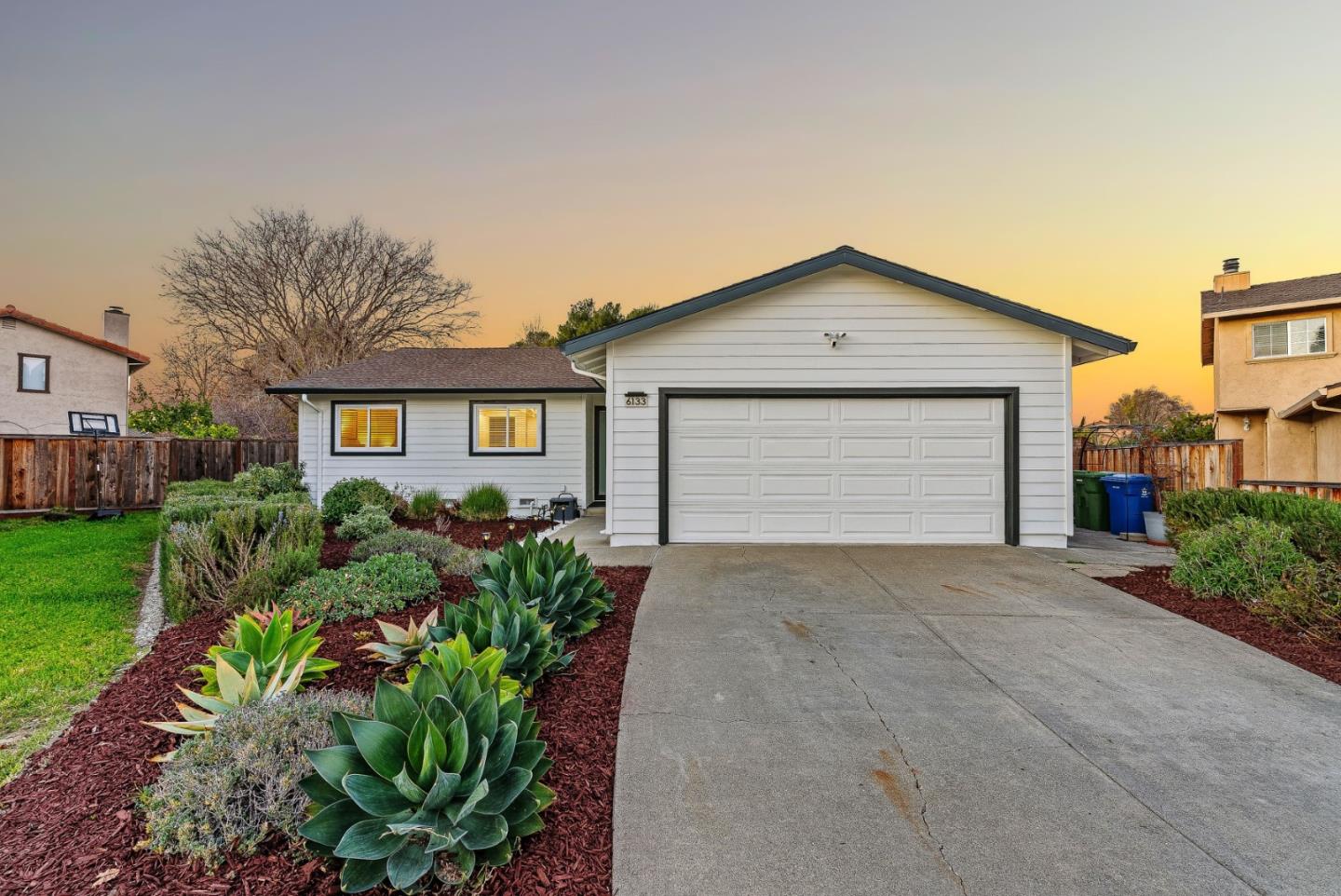 6133 Broadway Avenue