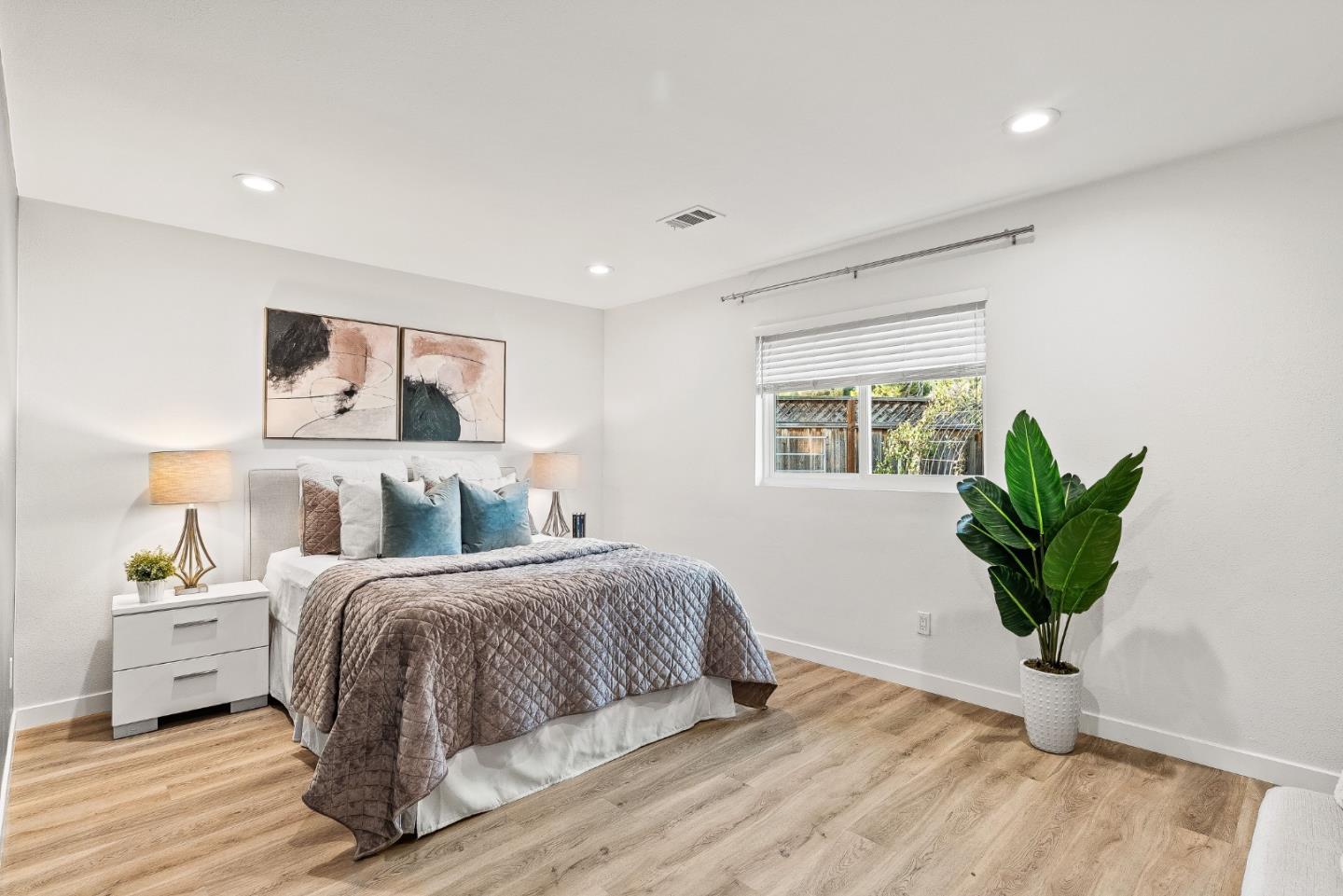 6133 Broadway Avenue