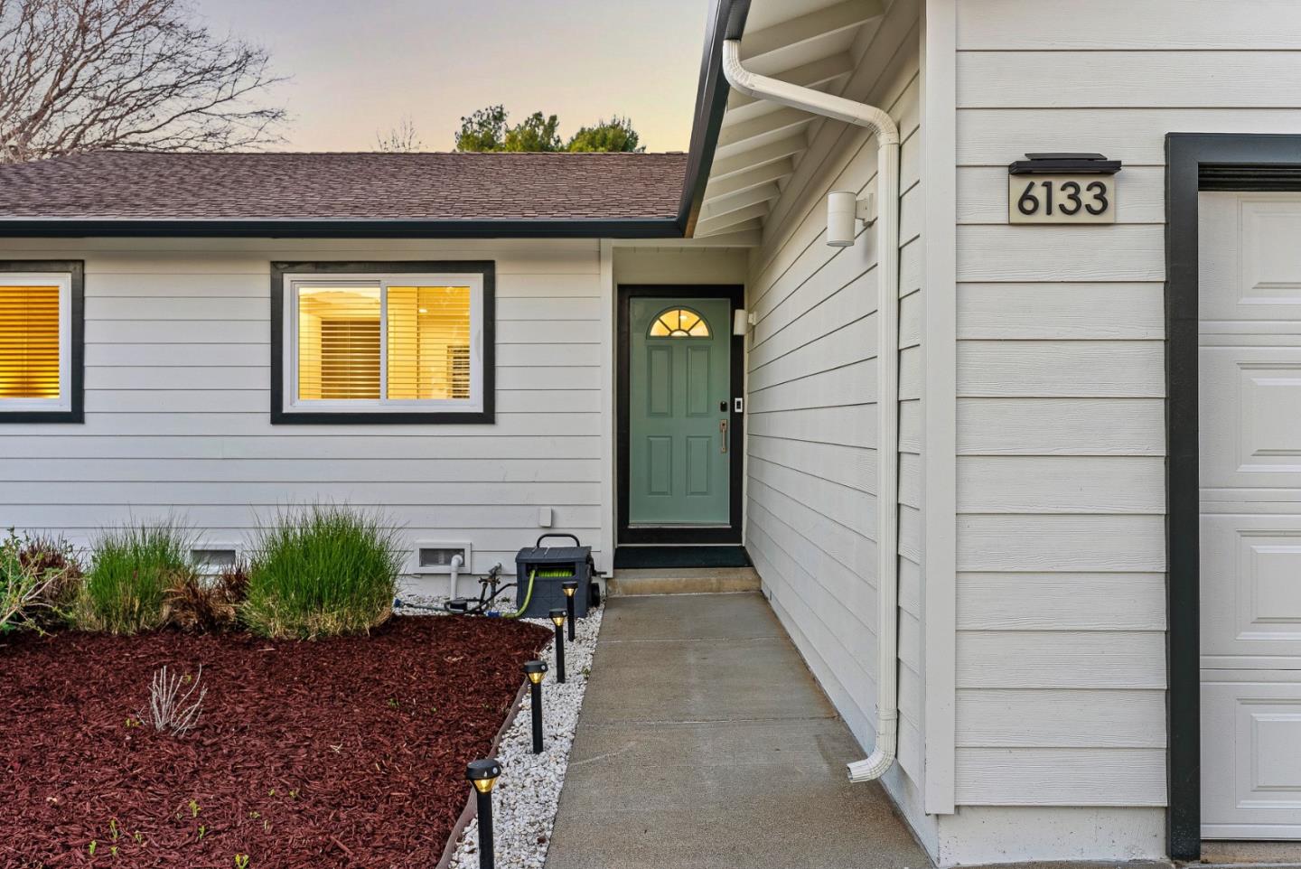 6133 Broadway Avenue