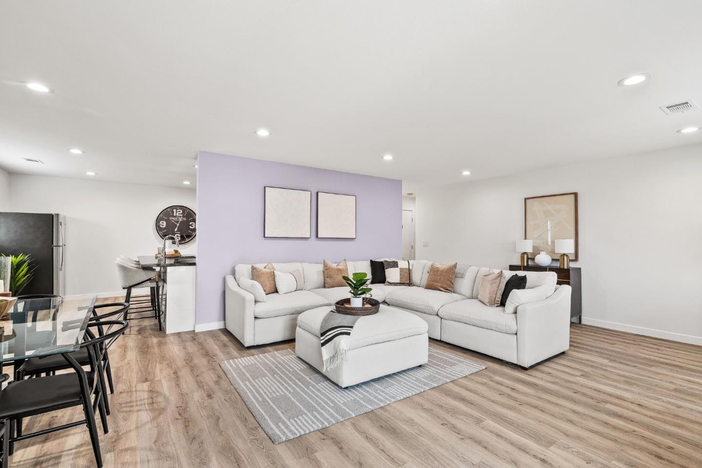 6133 Broadway Avenue