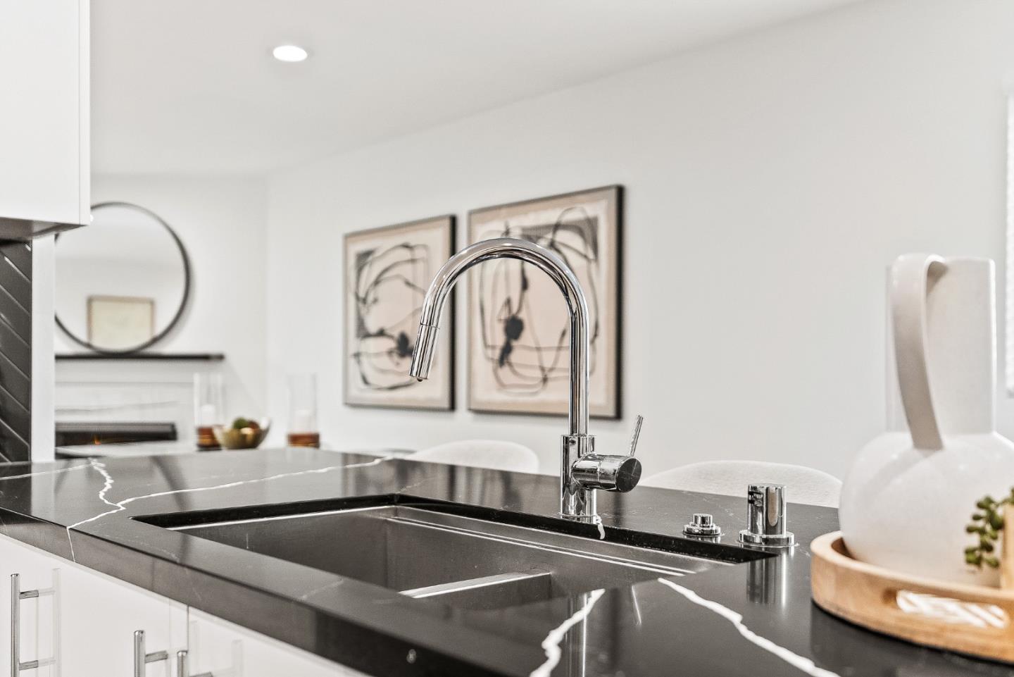 6133 Broadway Avenue