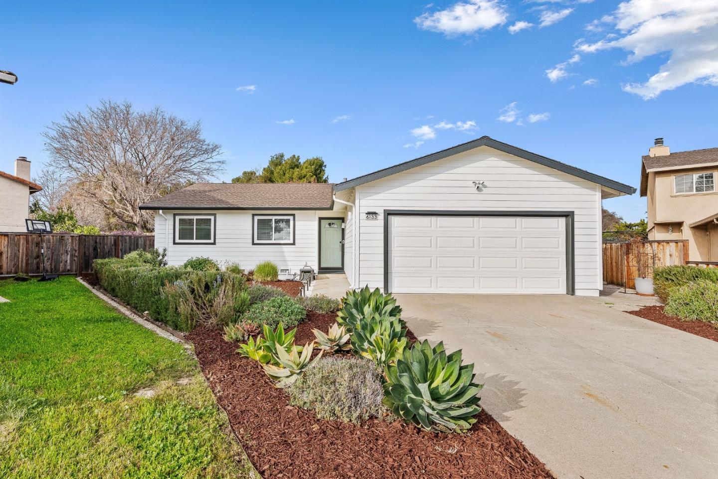 6133 Broadway Avenue