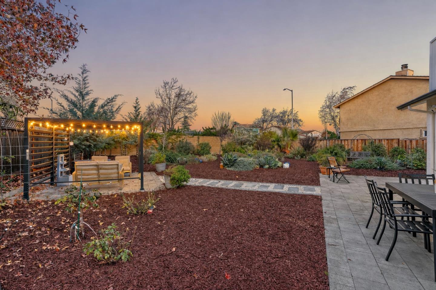 6133 Broadway Avenue