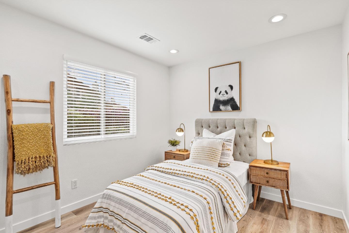 6133 Broadway Avenue