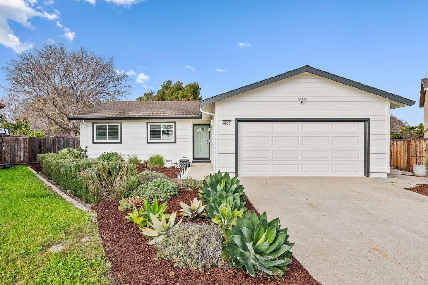 6133 Broadway Avenue