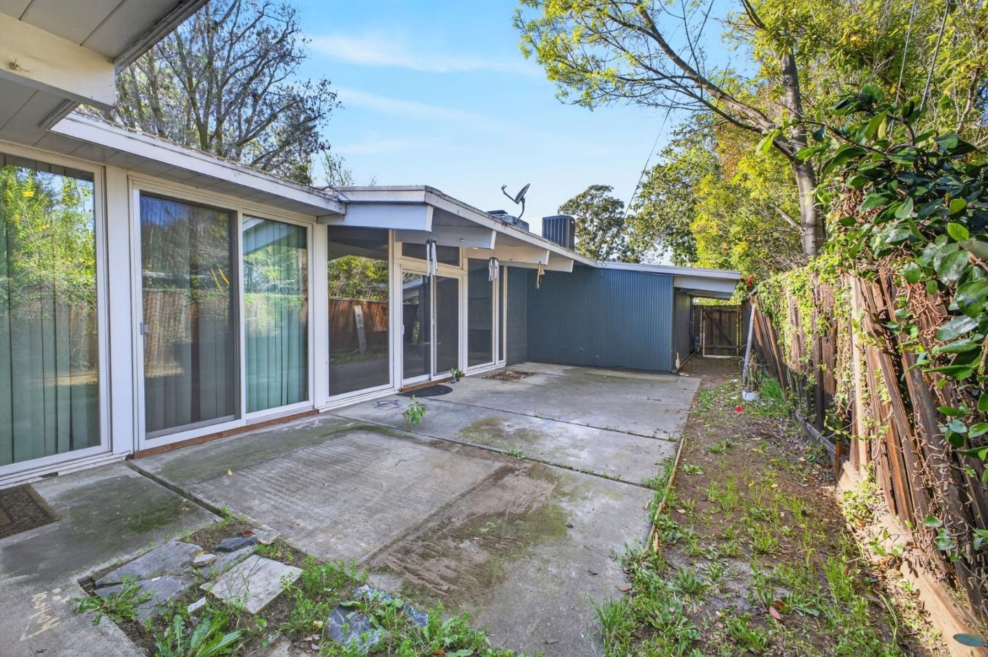 1936 Edgewood Drive