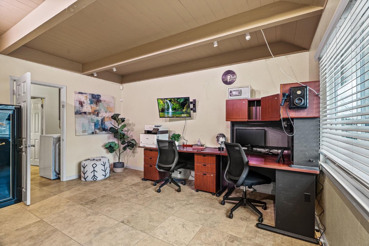 1751 Meridian Avenue