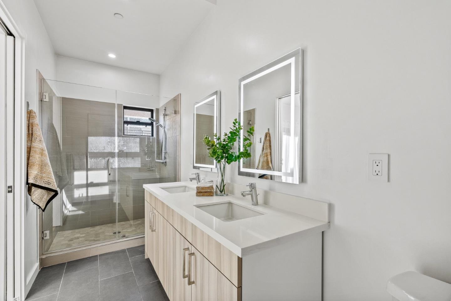 908 woodside